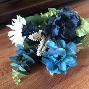 Mainstays blue Mixed artificial flower bunch